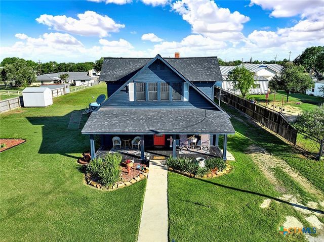 205 Brinkoeter Street, Poth, TX 78147