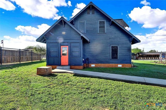 205 Brinkoeter Street, Poth, TX 78147