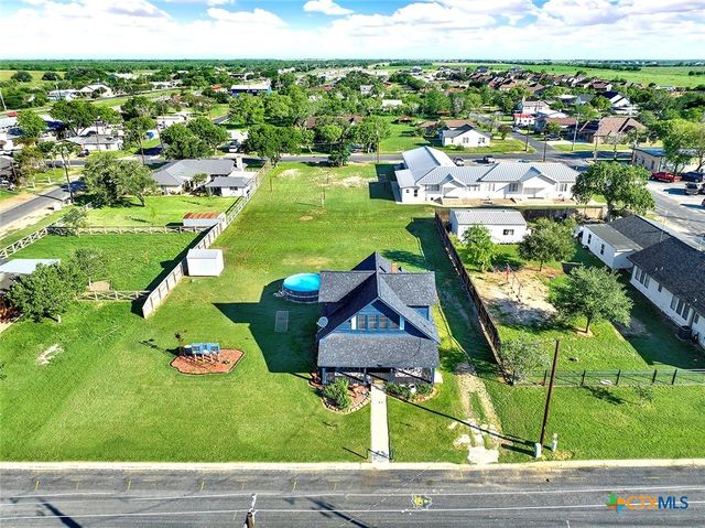 205 Brinkoeter Street, Poth, TX 78147
