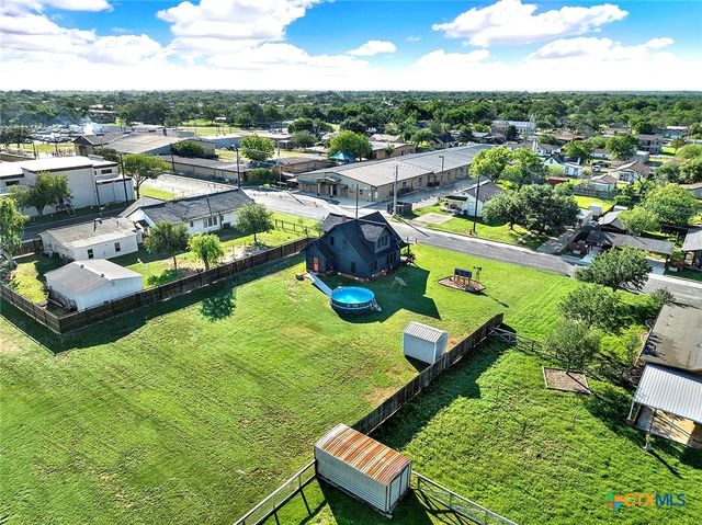 205 Brinkoeter Street, Poth, TX 78147