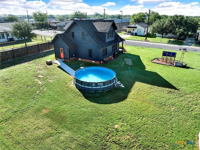 205 Brinkoeter Street, Poth, TX 78147