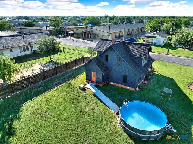 205 Brinkoeter Street, Poth, TX 78147