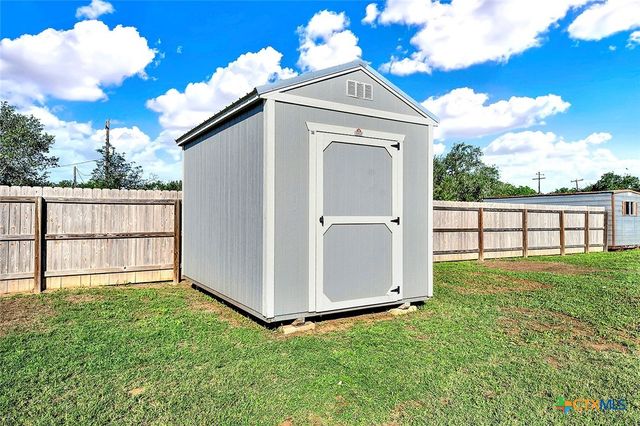 205 Brinkoeter Street, Poth, TX 78147