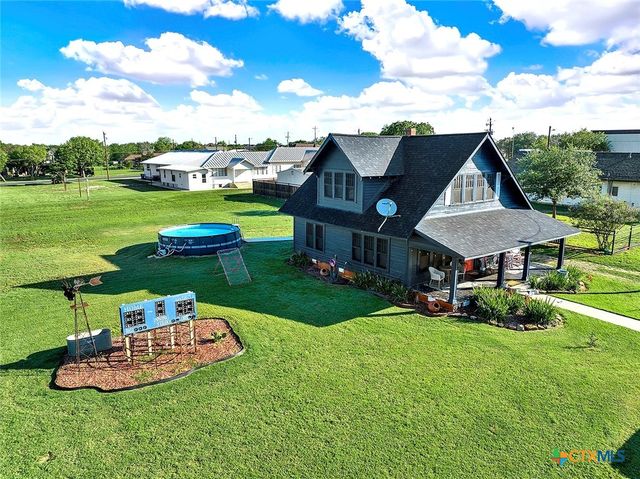 205 Brinkoeter Street, Poth, TX 78147