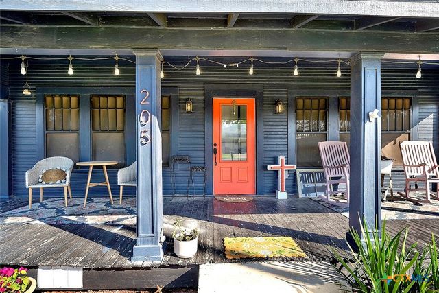 205 Brinkoeter Street, Poth, TX 78147