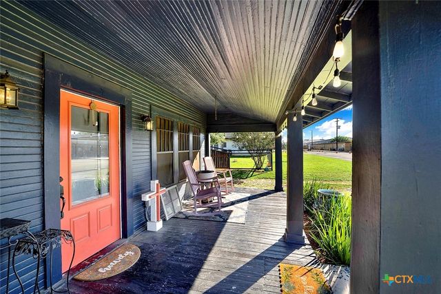 205 Brinkoeter Street, Poth, TX 78147