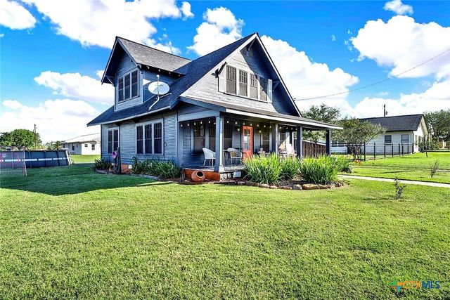 205 Brinkoeter Street, Poth, TX 78147