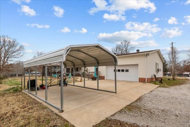 305 Lucas Ridge Ln, Waverly, TN 37185