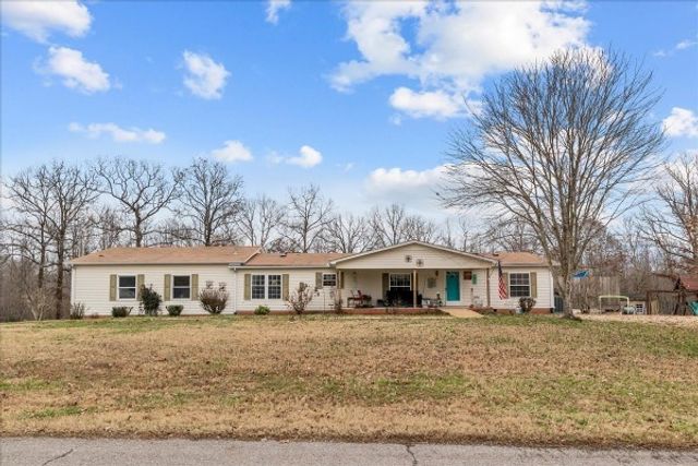 305 Lucas Ridge Ln, Waverly, TN 37185