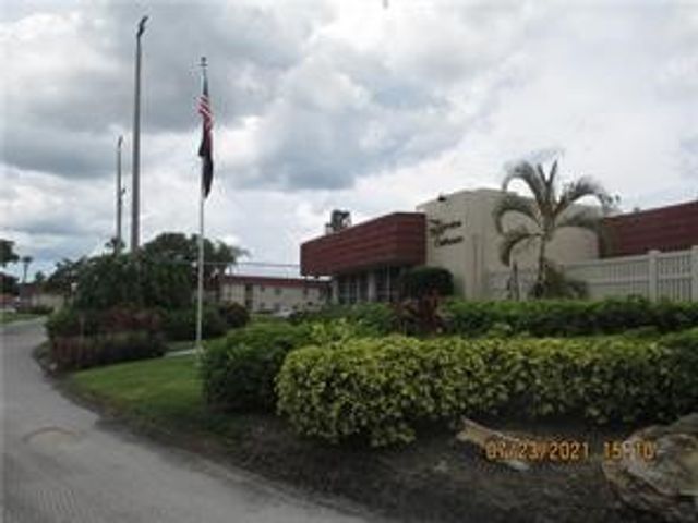50 Woodland Drive 203, Vero Beach, FL 32962