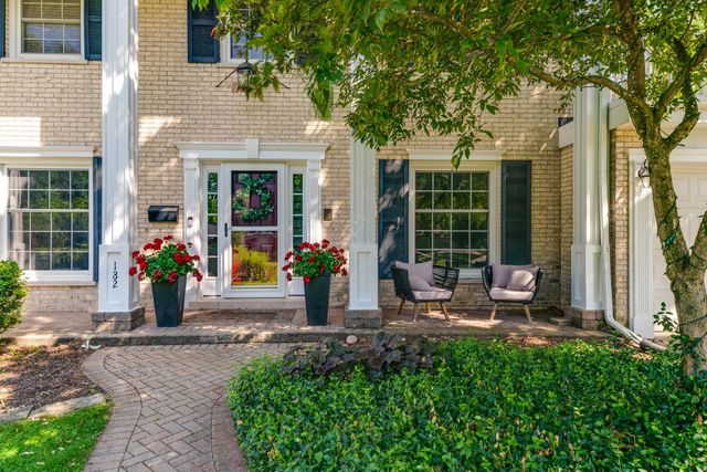 182 Blueberry Road, Libertyville, IL 60048