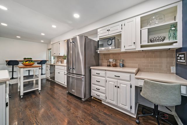 182 Blueberry Road, Libertyville, IL 60048