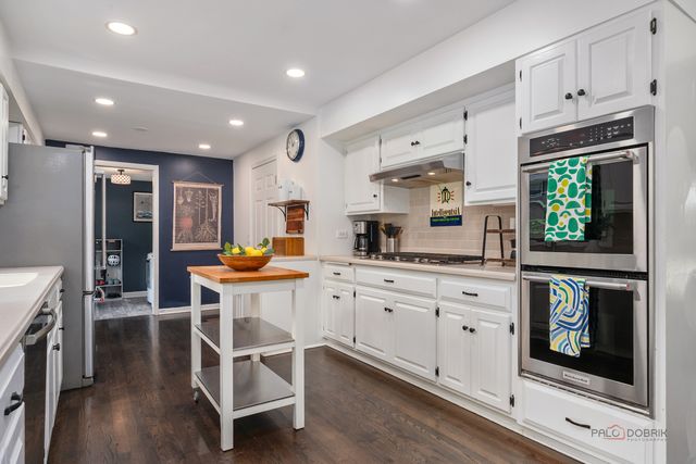 182 Blueberry Road, Libertyville, IL 60048