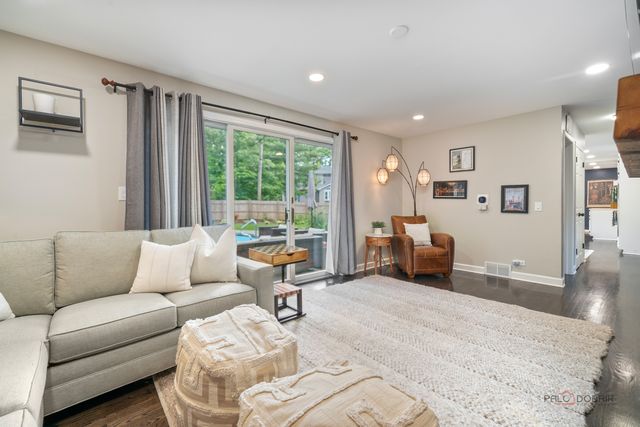 182 Blueberry Road, Libertyville, IL 60048