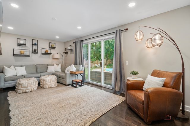 182 Blueberry Road, Libertyville, IL 60048