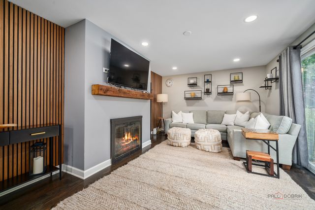 182 Blueberry Road, Libertyville, IL 60048