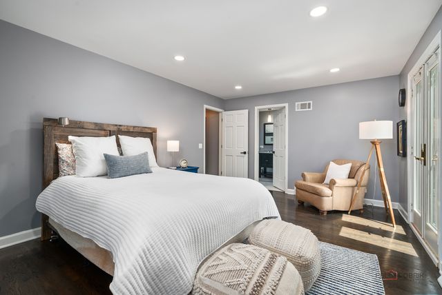 182 Blueberry Road, Libertyville, IL 60048