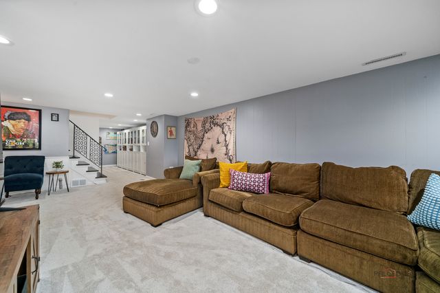 182 Blueberry Road, Libertyville, IL 60048