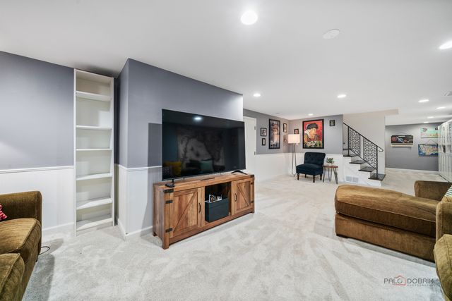 182 Blueberry Road, Libertyville, IL 60048