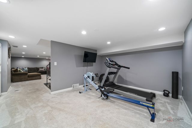 182 Blueberry Road, Libertyville, IL 60048