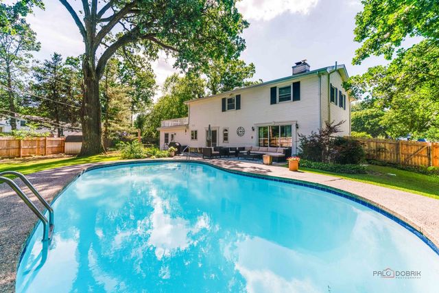 182 Blueberry Road, Libertyville, IL 60048