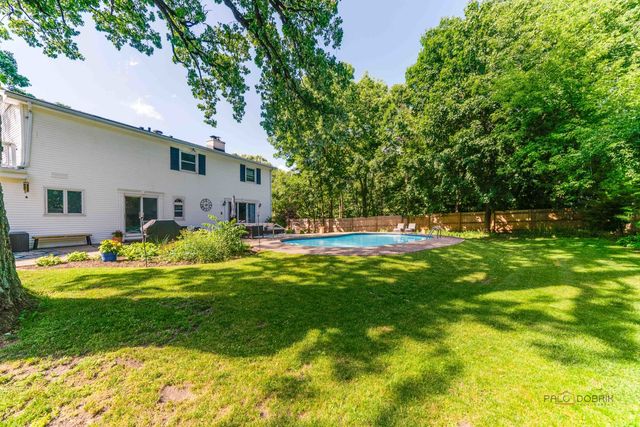 182 Blueberry Road, Libertyville, IL 60048