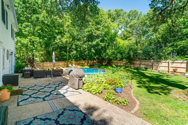 182 Blueberry Road, Libertyville, IL 60048