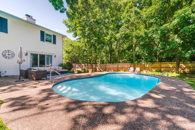 182 Blueberry Road, Libertyville, IL 60048