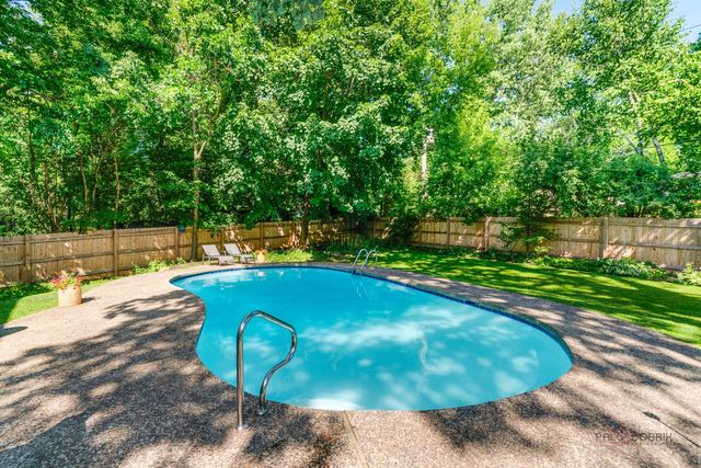 182 Blueberry Road, Libertyville, IL 60048