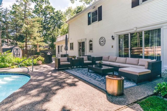 182 Blueberry Road, Libertyville, IL 60048