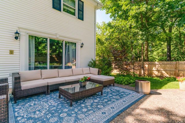 182 Blueberry Road, Libertyville, IL 60048