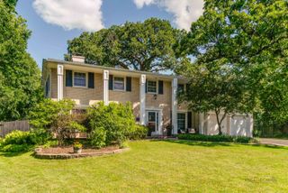 182 Blueberry Road, Libertyville, IL 60048