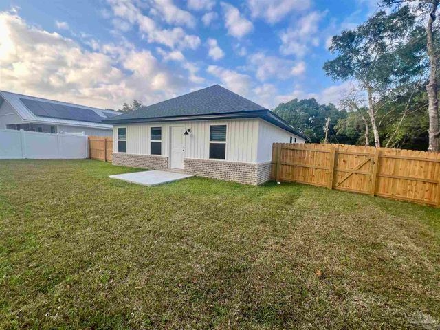 4417 Oak Ln, Milton, FL 32583