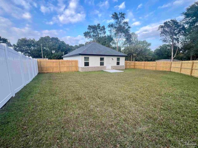 4417 Oak Ln, Milton, FL 32583