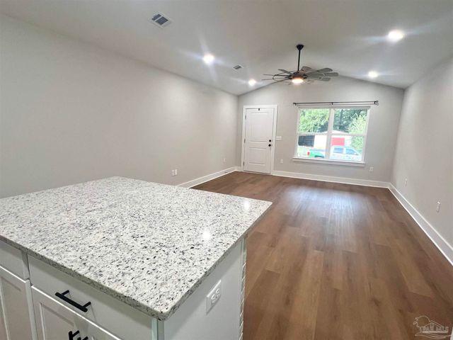 4417 Oak Ln, Milton, FL 32583