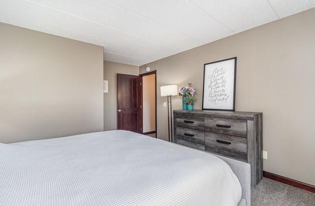 3320 Louisiana Avenue S 410, Saint Louis Park, MN 55426