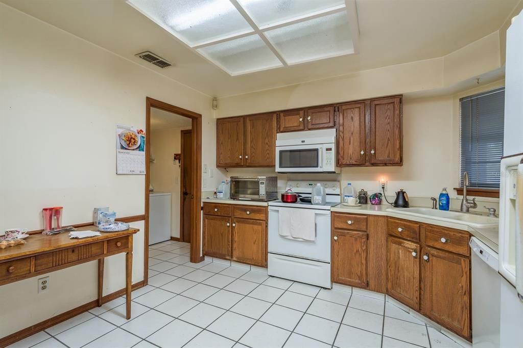 Image 10 of property listing at 1888 SPRINGBUSH LANE, Clearwater, FL 33763