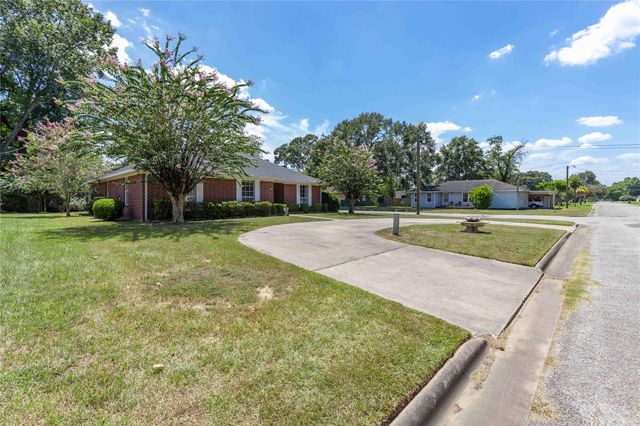 2402 Holly Street, Liberty, TX 77575