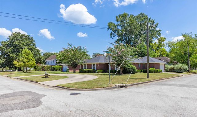 2402 Holly Street, Liberty, TX 77575