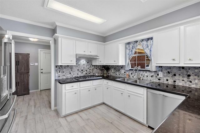 2402 Holly Street, Liberty, TX 77575