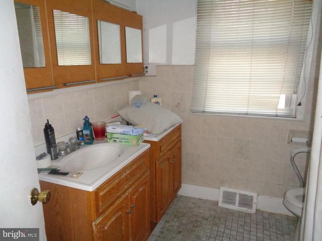 1480 NOBLE RD, Jenkintown, PA 19046