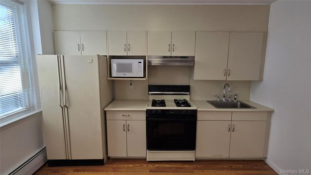 30 Daley Place 146, Lynbrook, NY 11563