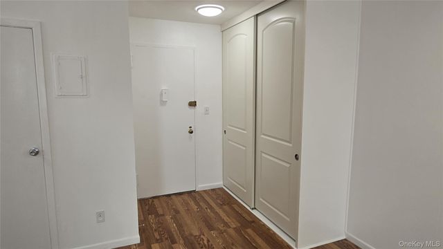 30 Daley Place 146, Lynbrook, NY 11563