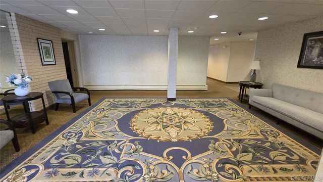 30 Daley Place 146, Lynbrook, NY 11563