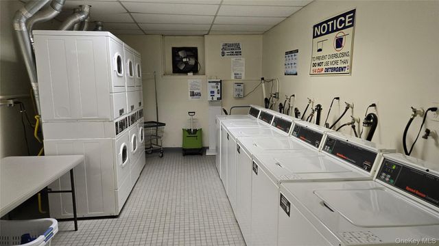 30 Daley Place 146, Lynbrook, NY 11563