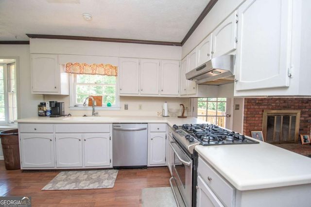 128 Robinhood Drive, Newnan, GA 30263