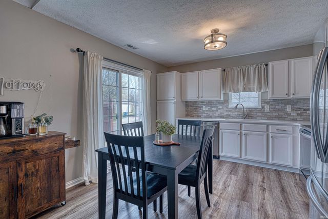 649 Trillium Way, Evansville, IN 47712