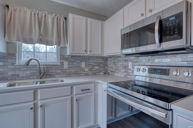 649 Trillium Way, Evansville, IN 47712