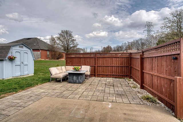 649 Trillium Way, Evansville, IN 47712