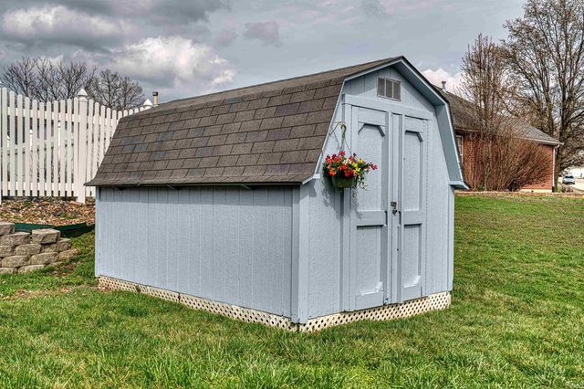 649 Trillium Way, Evansville, IN 47712